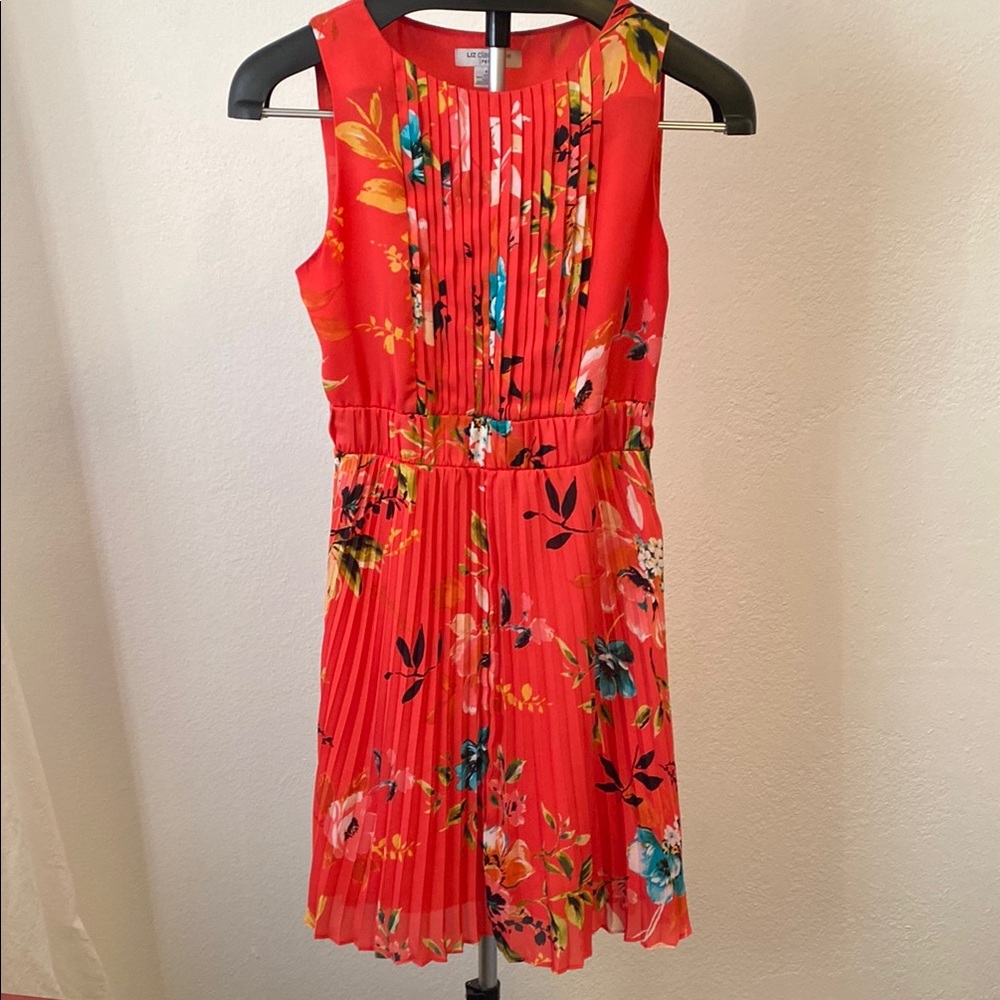 Sleeveless mango color dress